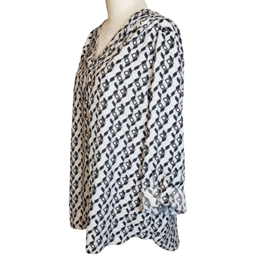 Jones New York light blue white black geometric print blouse, size L - Picture 3 of 6